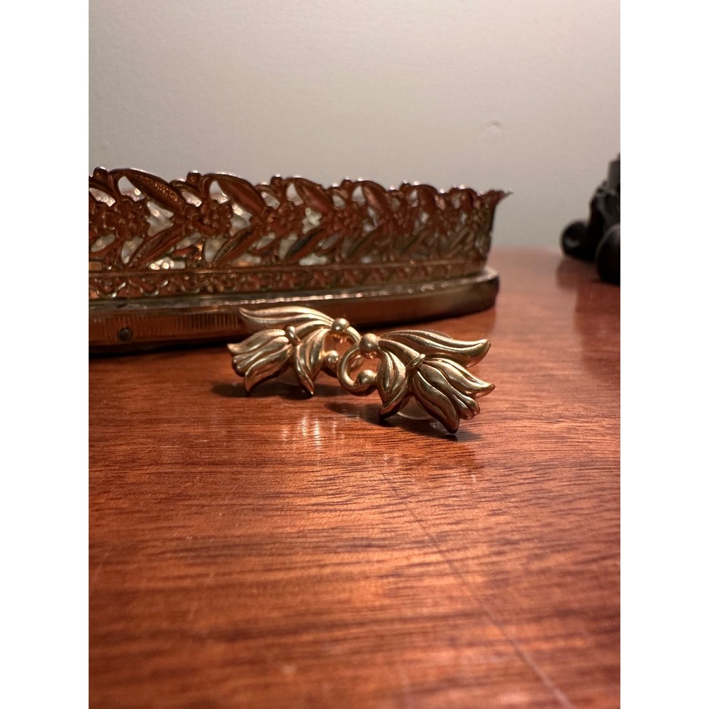 VINTAGE Gold Tone Flower Earrings